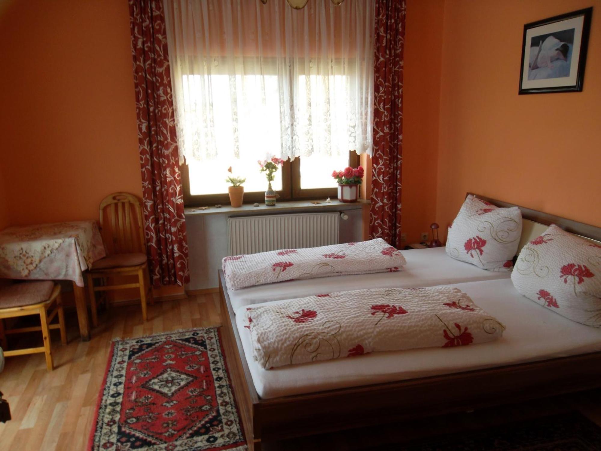Gasthof Und Pension Mainzer Rad Шветцинген Экстерьер фото