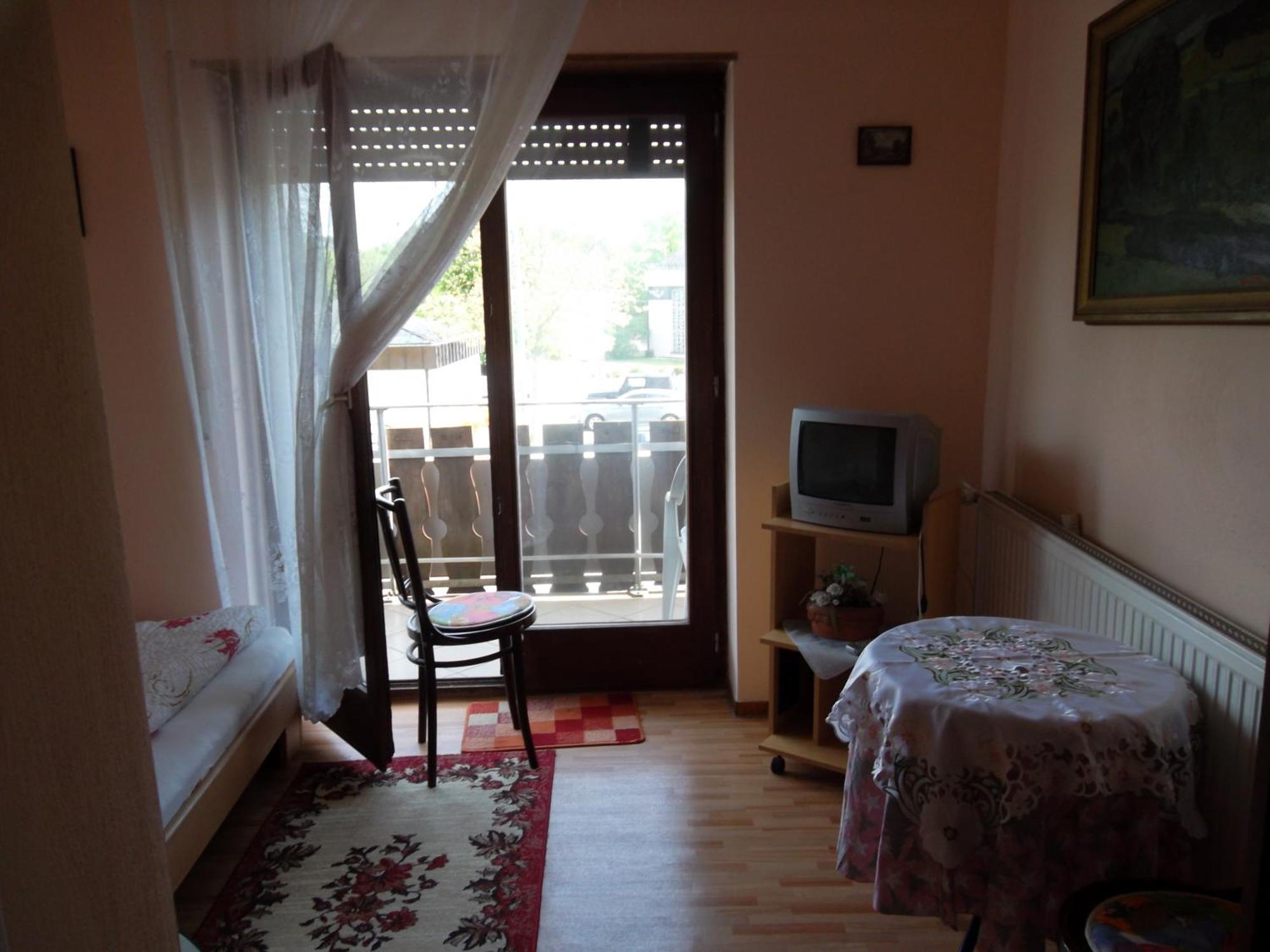 Gasthof Und Pension Mainzer Rad Шветцинген Экстерьер фото